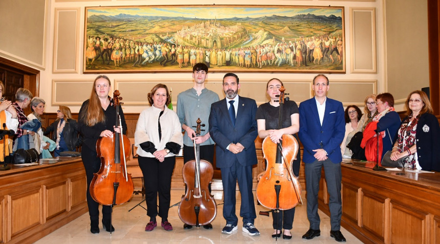 Éxito del concierto de violonchelo por el Día del Libro